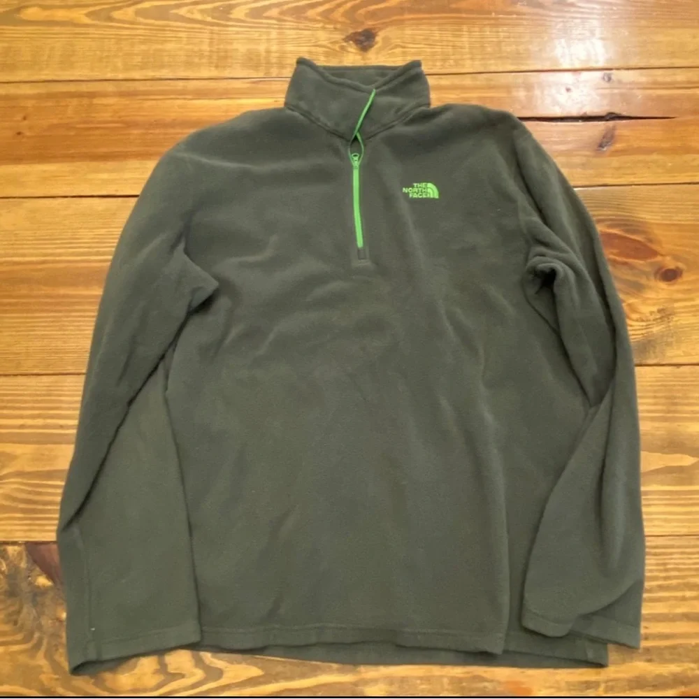 The North Face mens green fleece 1/4 zip medium